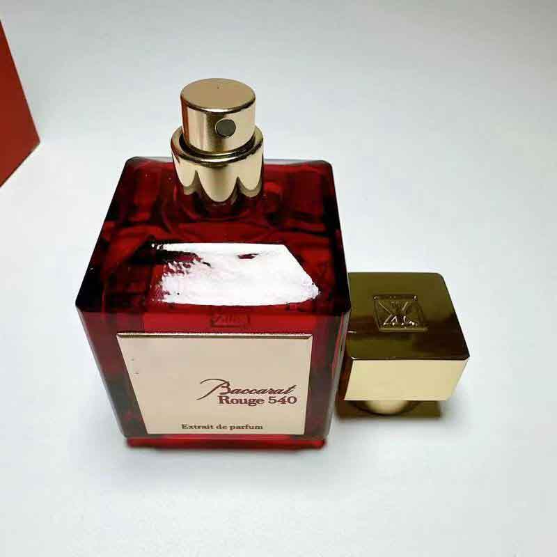 바카라 540 에센스 향수는 풍부하고 매혹적인 동양 꽃 - Home Fragrance Red Wine 리뷰 및 가격